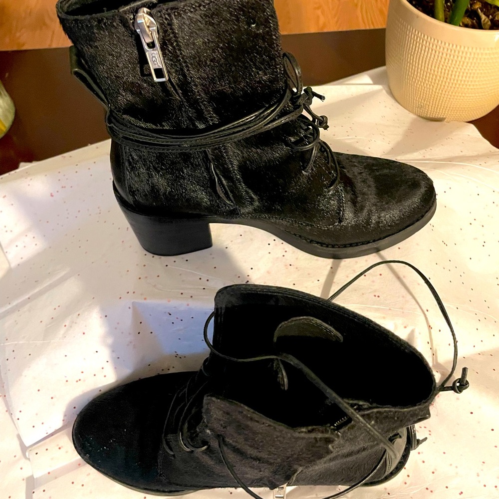 Ugg boots real fur from cow